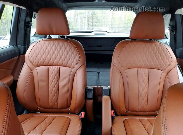 5UX33EM0XS9Y93934 2025 BMW X7 Gray უკანა სავარძლების ხედი