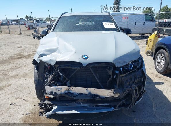 5UX33EU05R9T83114 2024 BMW X5 Gray Vista interior trasera