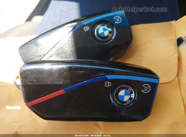 5UX33EU05R9T83114 2024 BMW X5 Gray Vista del salpicadero