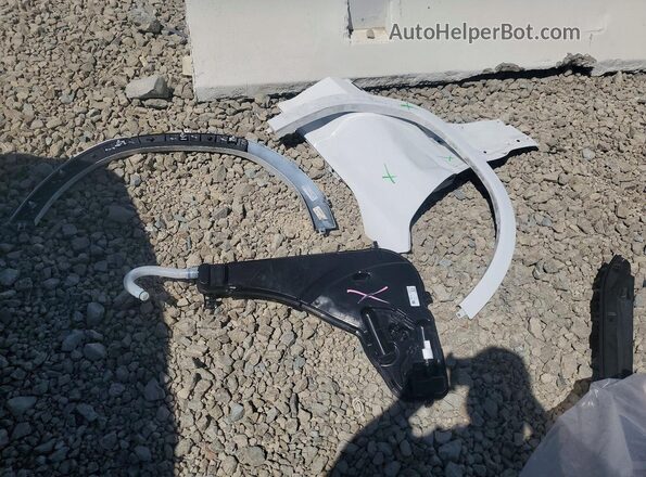 5UX33EX01R9V83998 2024 BMW X6 White Widok naklejki z numerem VIN
