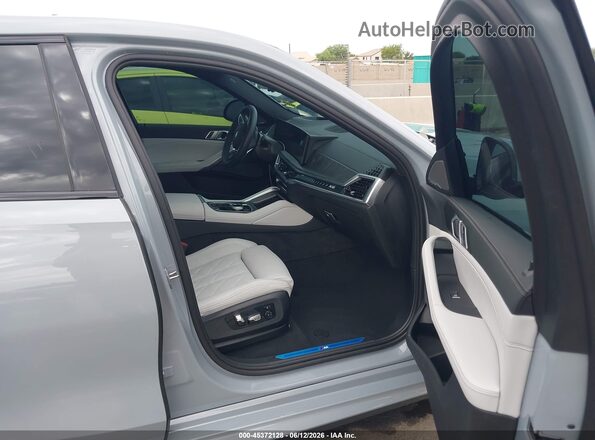 5UX33EX01S9W31814 2025 BMW X6 Gray Front interior view
