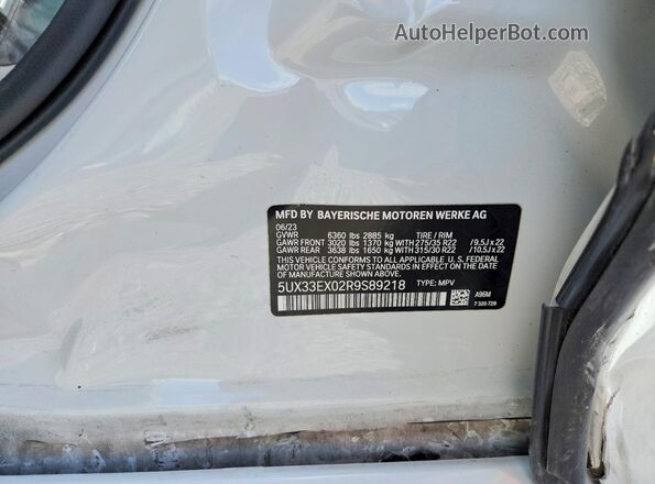5UX33EX02R9S89218 2024 BMW X6 White Vista del compartimento del motor