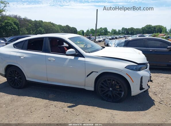 5UX33EX04R9U46313 2024 BMW X6 White Вид задньої частини салону