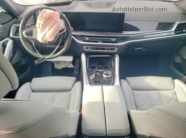 5UX33EX08T9056189 2026 BMW X6 Burgundy Вид панелі приладів
