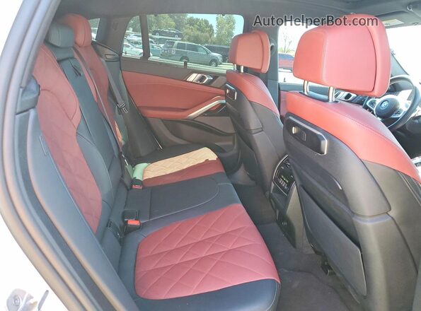 5UX33EX0XR9U75055 2024 BMW X6 White Вид задньої частини салону