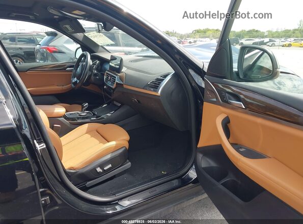 5UX43DP01N9K81653 2022 BMW X3 Black Widok wnętrza z przodu