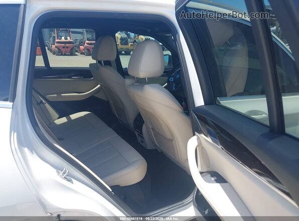 5UX43DP03N9K67205 2022 BMW X3 White Widok naklejki z numerem VIN