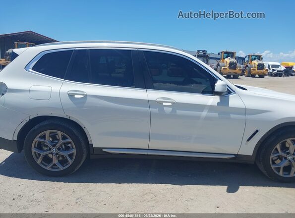 5UX43DP03N9K67205 2022 BMW X3 White Widok wnętrza 360 stopni