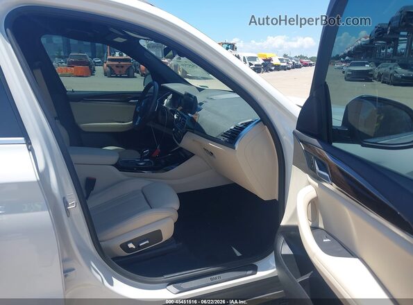 5UX43DP03N9K67205 2022 BMW X3 White Widok wnętrza z przodu