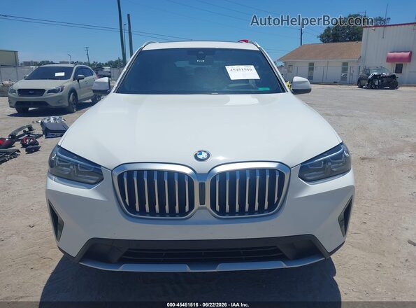 5UX43DP03N9K67205 2022 BMW X3 White Widok wnętrza z tyłu