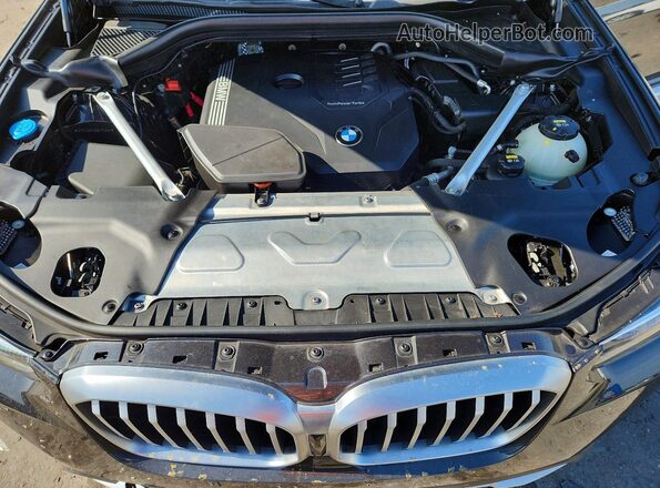 5UX43DP03N9L74996 2022 BMW X3 Black Engine compartment view