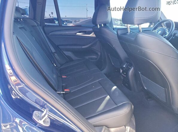 5UX43DP03R9V70314 2024 BMW X3 Blue Vista interior trasera