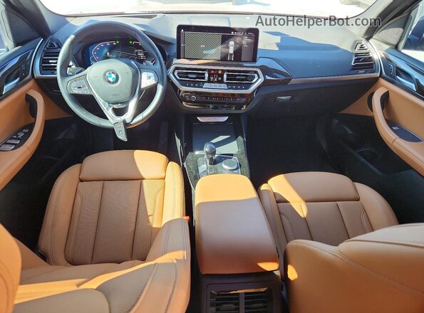 5UX43DP04R9T66332 2024 BMW X3 Red Вид панелі приладів