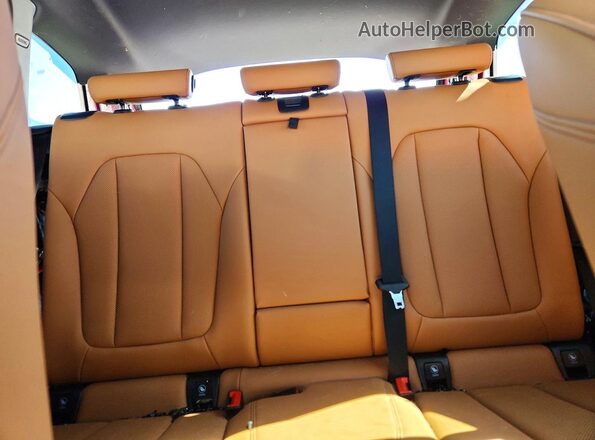 5UX43DP04R9T66332 2024 BMW X3 Red Вид задніх сидінь