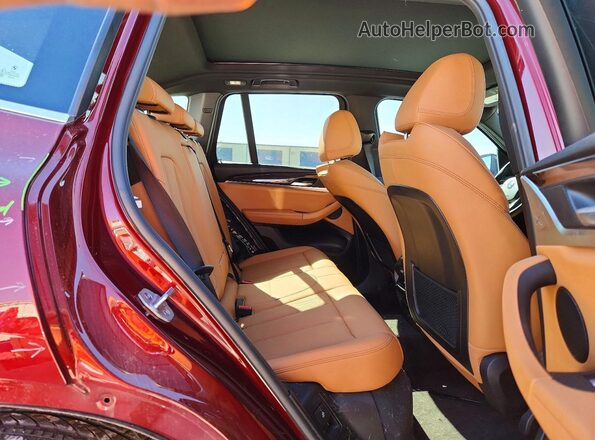 5UX43DP04R9T66332 2024 BMW X3 Red Вид задньої частини салону