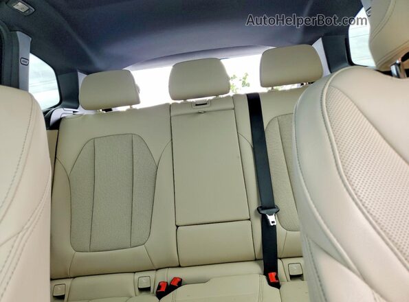 5UX43DP05P9N75575 2023 BMW X3 White უკანა სავარძლების ხედი