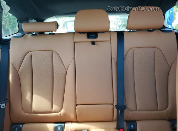 5UX43DP05R9U50157 2024 BMW X3 Blue Vista de los asientos traseros
