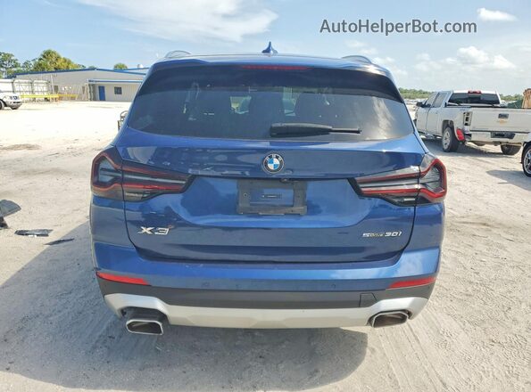 5UX43DP05R9U50157 2024 BMW X3 Blue Vista trasera