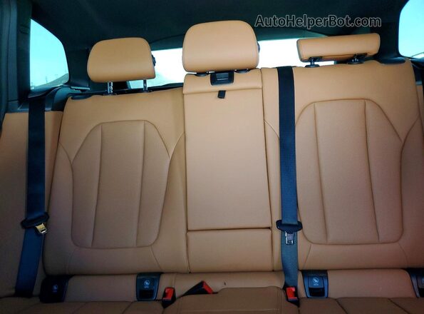 5UX43DP08R9W41314 2024 BMW X3 White უკანა სავარძლების ხედი