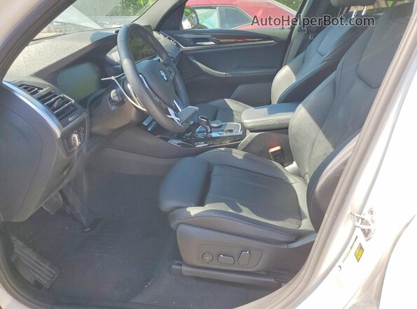 5UX43DP0XR9U16764 2024 BMW X3 White Front interior view