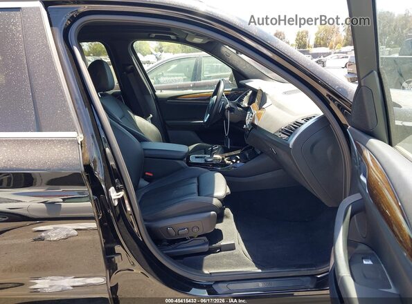 5UX43DP0XR9U57802 2024 BMW X3 Черный Вид салона спереди