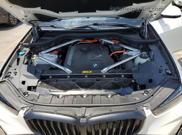 5UX43EU03S9Z84385 2025 BMW X5 White Շարժիչի բաժամունքի տեսք