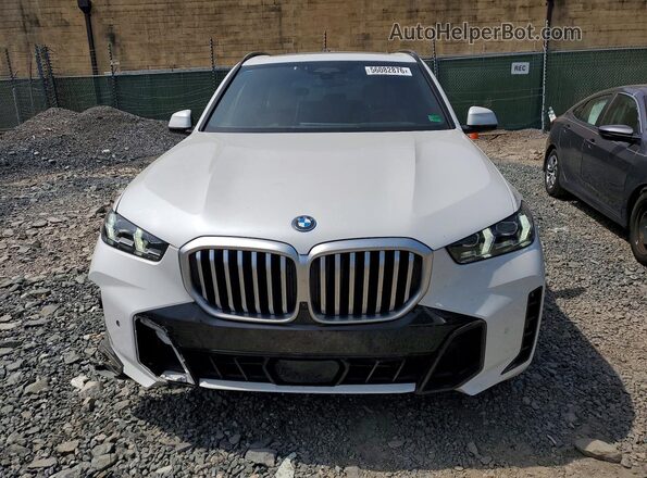 5UX43EU05R9U15631 2024 BMW X5 White Front view