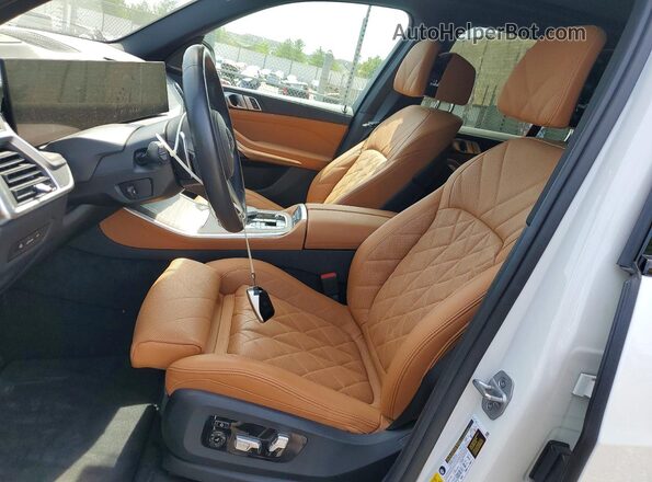 5UX43EU05R9U15631 2024 BMW X5 White Front interior view