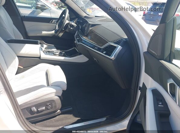 5UX43EU07R9V06870 2024 BMW X5 White Вид салону спереду