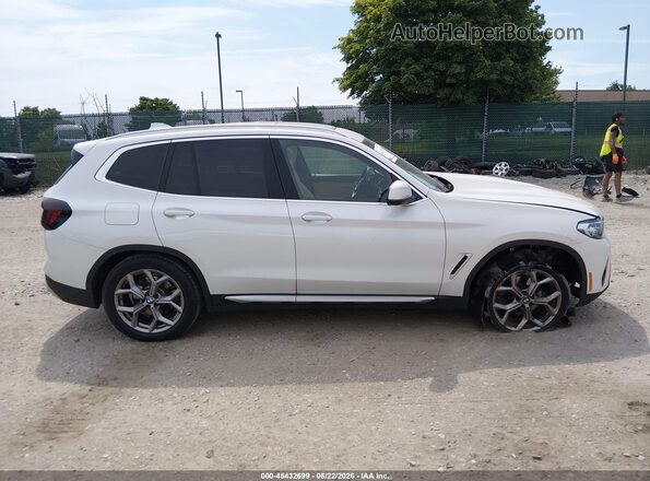5UX53DP01N9L25672 2022 BMW X3 White Սալոնի հետևի տեսք