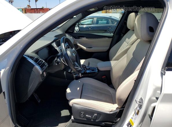5UX53DP07R9U03412 2024 BMW X3 Белый Вид салона спереди