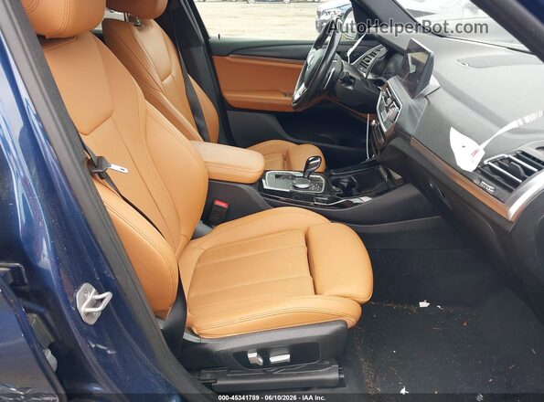 5UX53DP08N9N13556 2022 BMW X3 Синий Вид салона спереди