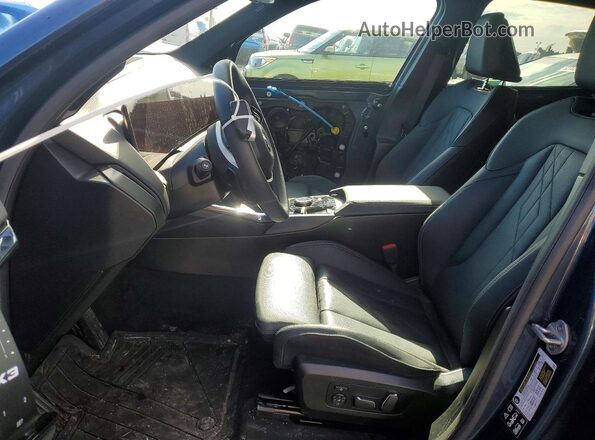 5UX53GP09S9001687 2025 BMW X3 Blue Widok wnętrza z przodu