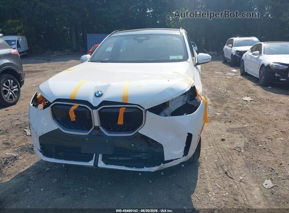 5UX53GP09S9015430 2025 BMW X3 White ხელსაწყოთა პანელის ხედი
