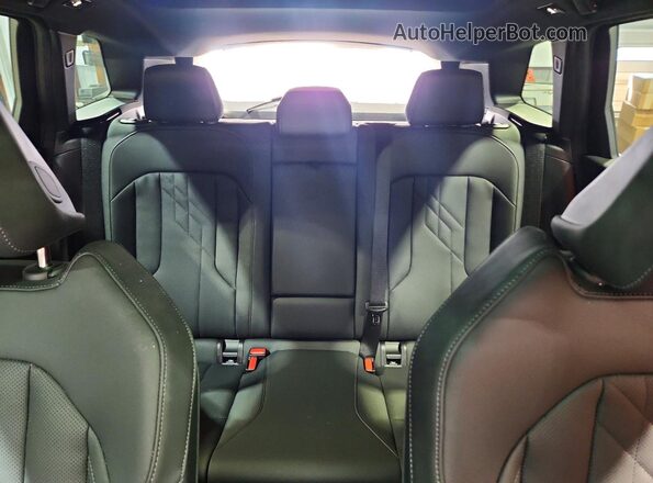 5UX53GP09S9031191 2025 BMW X3 Red უკანა სავარძლების ხედი