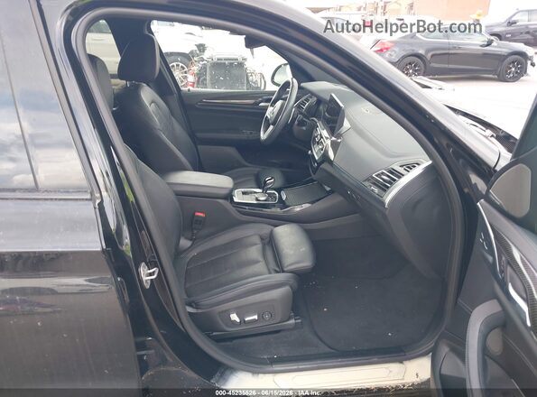 5UX83DP01N9J46500 2022 BMW X3 Black Widok wnętrza z przodu