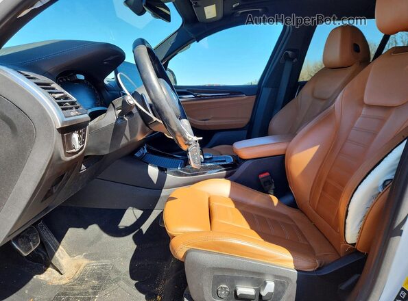 5UX83DP06N9J72316 2022 BMW X3 Белый Вид салона спереди