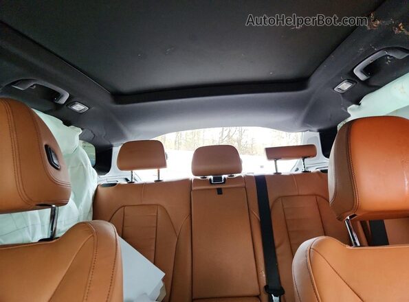 5UX83DP06P9S79790 2023 BMW X3 White Հետևի նստատեղերի տեսք