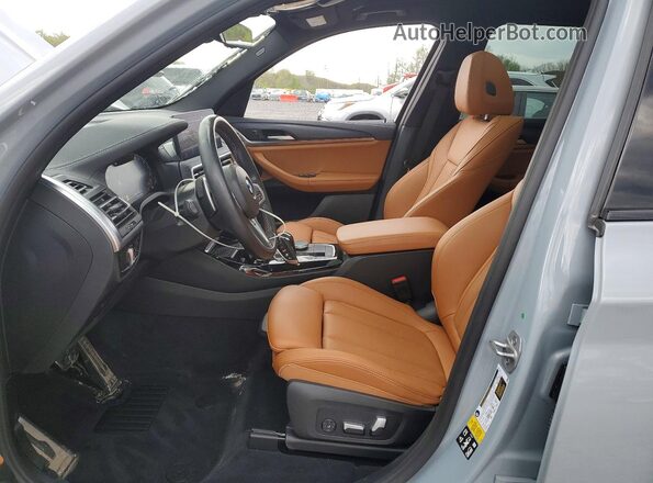 5UX83DP08N9J90896 2022 BMW X3 Blue Widok wnętrza z przodu