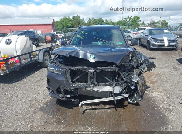 5UX83DP08R9U09264 2024 BMW X3 Gray Вид спереду