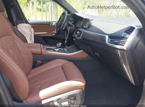 5UXCR4C02P9P06977 2023 BMW X5 Dark Blue Widok wnętrza z przodu