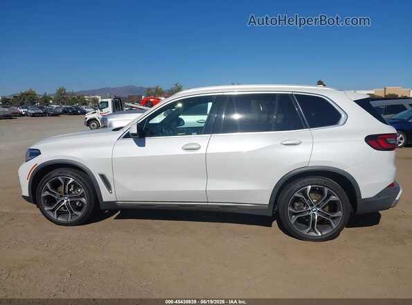 5UXCR4C07M9F13948 2021 BMW X5 White სალონის 360-გრადუსიანი ხედი