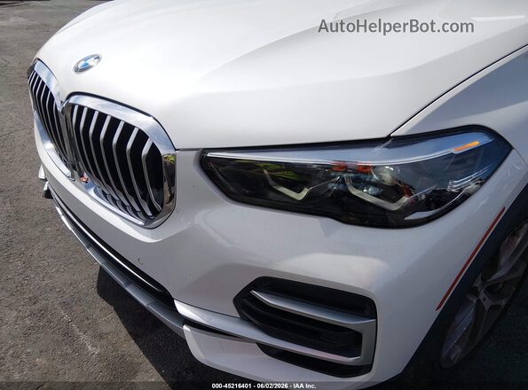 5UXCR4C07P9S00660 2023 BMW X5 White Front view