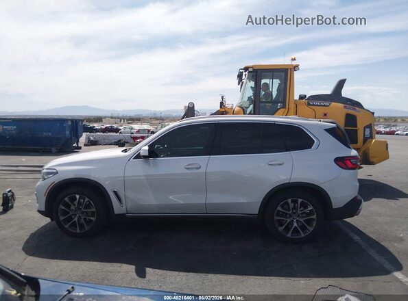 5UXCR4C07P9S00660 2023 BMW X5 White 360 interior view