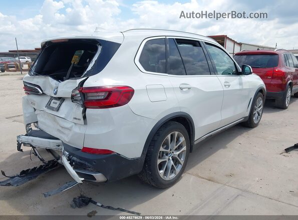 5UXCR4C09LLW63610 2020 BMW X5 White Rear right