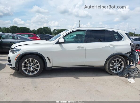 5UXCR4C09LLW63610 2020 BMW X5 White 360 interior view