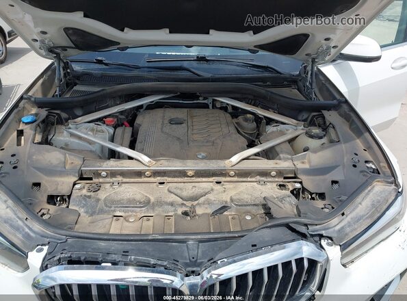 5UXCR4C09LLW63610 2020 BMW X5 White Rear view