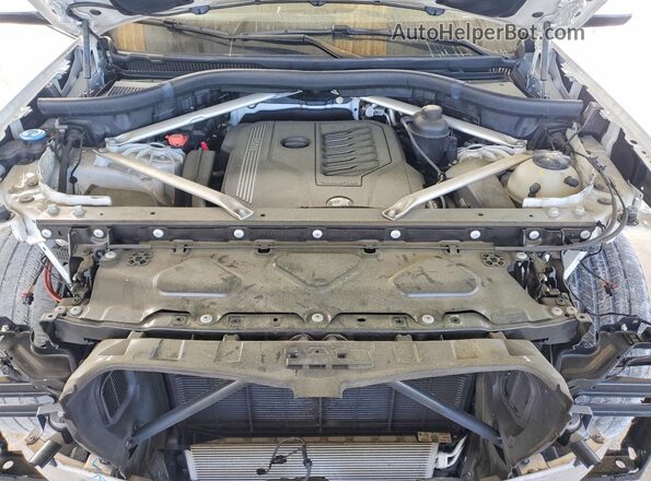 5UXCR6C00L9C27255 2020 BMW X5 White Widok wnętrza z tyłu