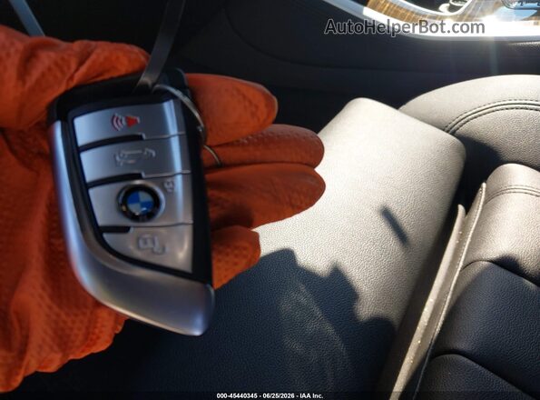 5UXCR6C01M9G08629 2021 BMW X5 Gray Vista del salpicadero