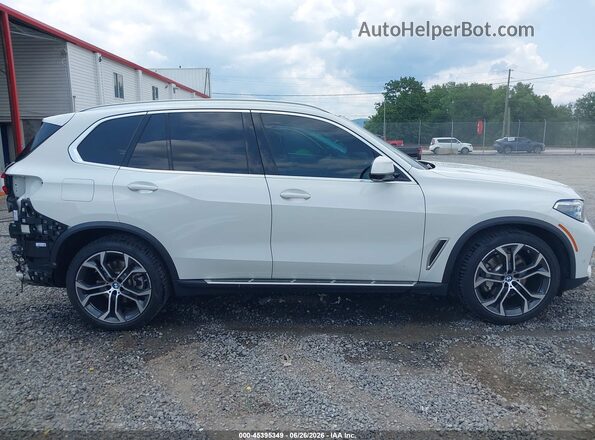 5UXCR6C01P9R58537 2023 BMW X5 White 360 interior view